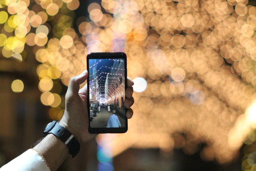 Vietnam smartphone exports fall before Christmas.