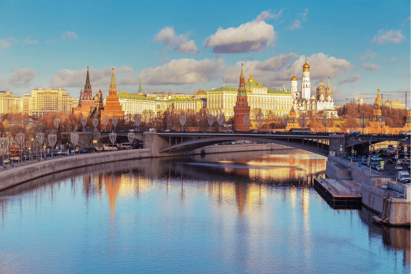 Moskva river and buildings in Moscow